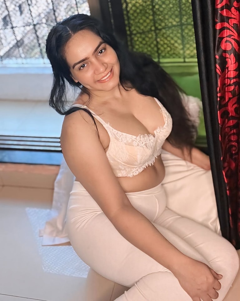 Todays Hot HD Sexy Saree Blouse Bikini Aunty Aunties Girls Models Pics Facebook Insta Threads Hot Models Gallery