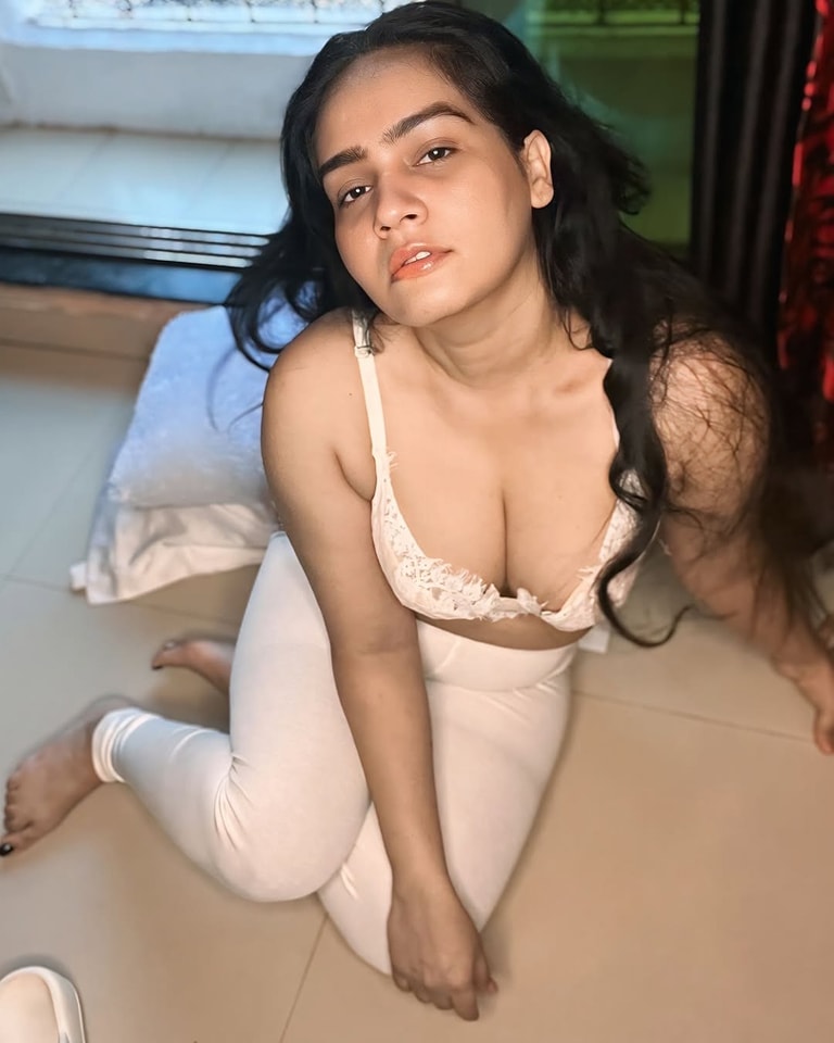 Todays Hot HD Sexy Saree Blouse Bikini Aunty Aunties Girls Models Pics Facebook Insta Threads Hot Models Gallery