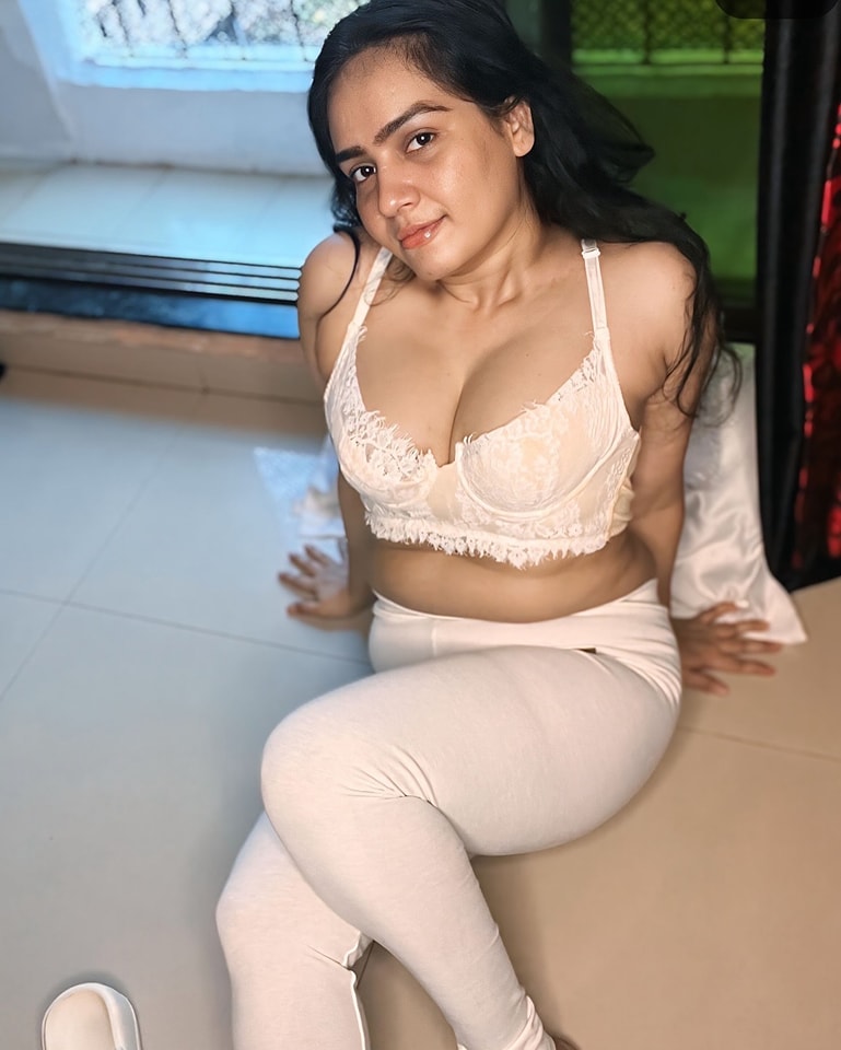 Todays Hot HD Sexy Saree Blouse Bikini Aunty Aunties Girls Models Pics Facebook Insta Threads Hot Models Gallery