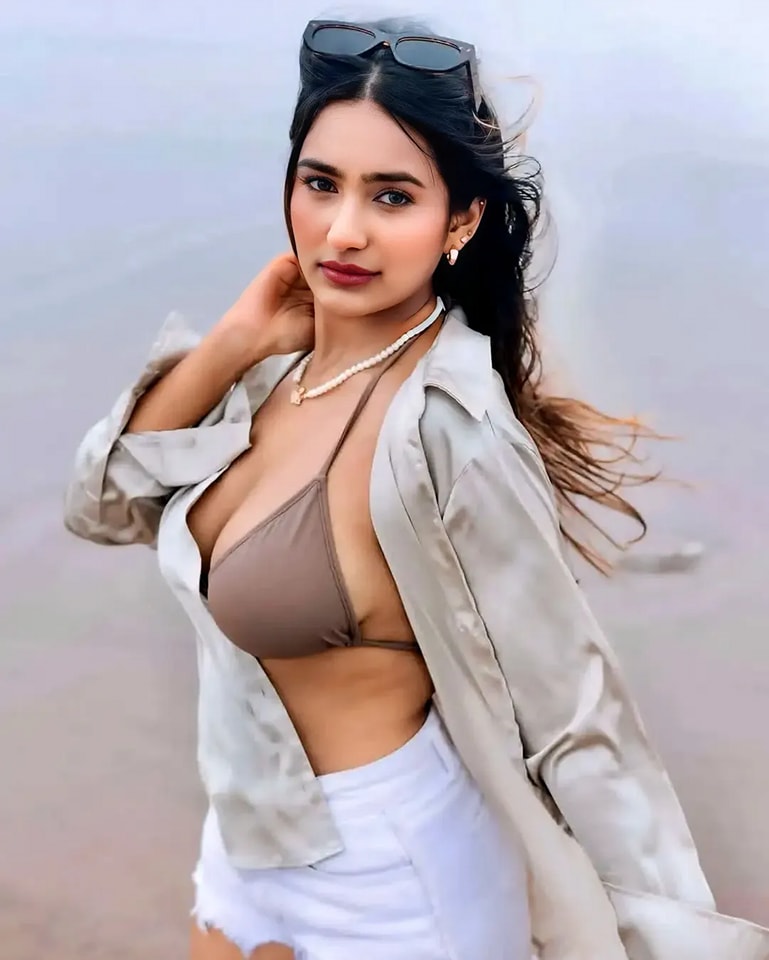 Todays Hot HD Sexy Saree Blouse Bikini Aunty Aunties Girls Models Pics Facebook Insta Threads Hot Models Gallery