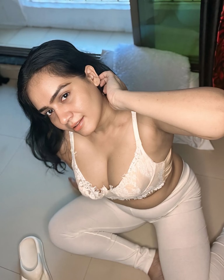 Todays Hot HD Sexy Saree Blouse Bikini Aunty Aunties Girls Models Pics Facebook Insta Threads Hot Models Gallery