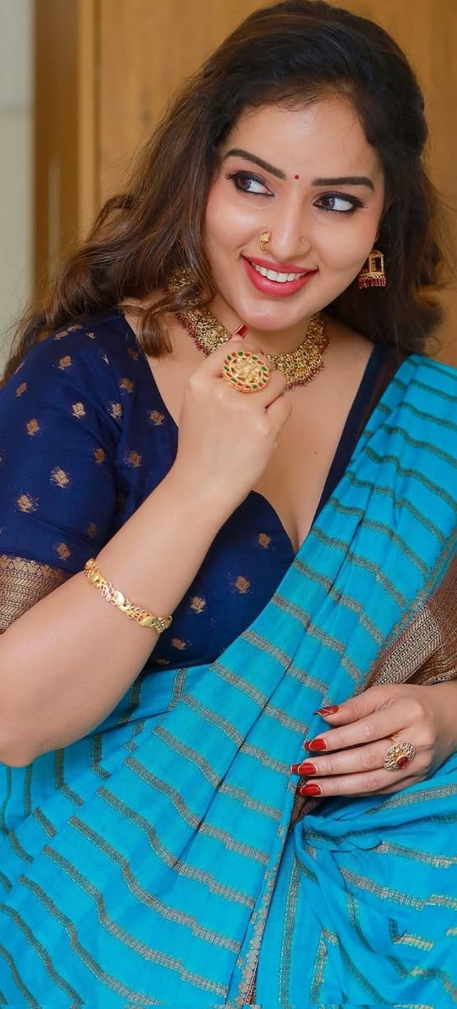 Todays Hot HD Sexy Saree Blouse Bikini Aunty Aunties Girls Models Pics Facebook Insta Threads Hot Models Gallery