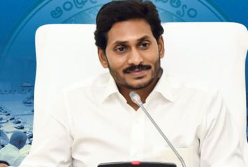  వైఎస్సార్‌సీపీ ఎమ్మెల్సీలతో వైఎస్‌ జగన్‌ భేటీ